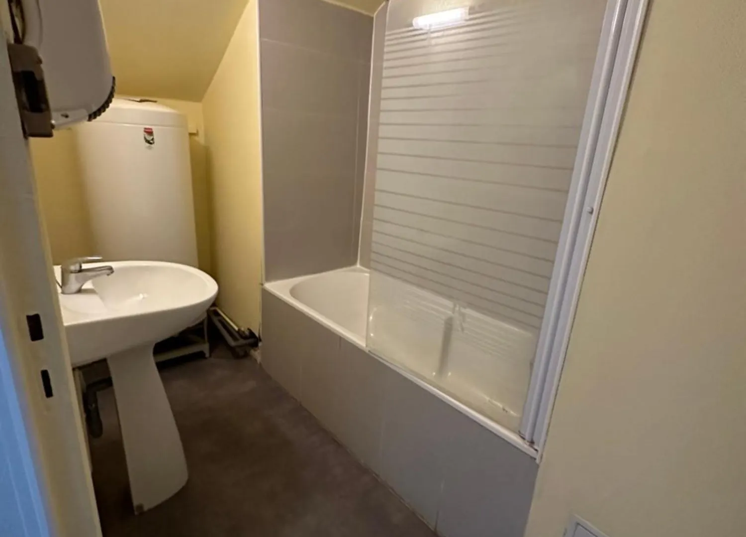 Chambre Privative Avec Lavabo Gare Sncf Tarbes Guest house